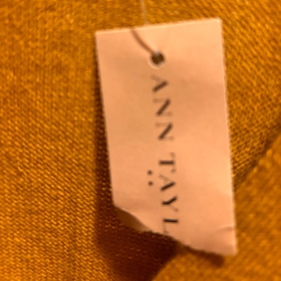 Ann Taylor tunic length cardigan sweater. Very soft material! Size small - Picture 5 of 8